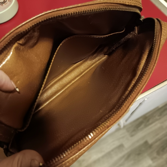 Lv Bag With D Rings (minor Zipper Fray) - Picture 3 of 7